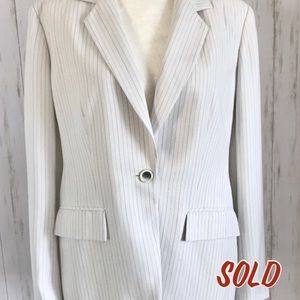 Jones New York Size 10 White Pin Stripe Blazer